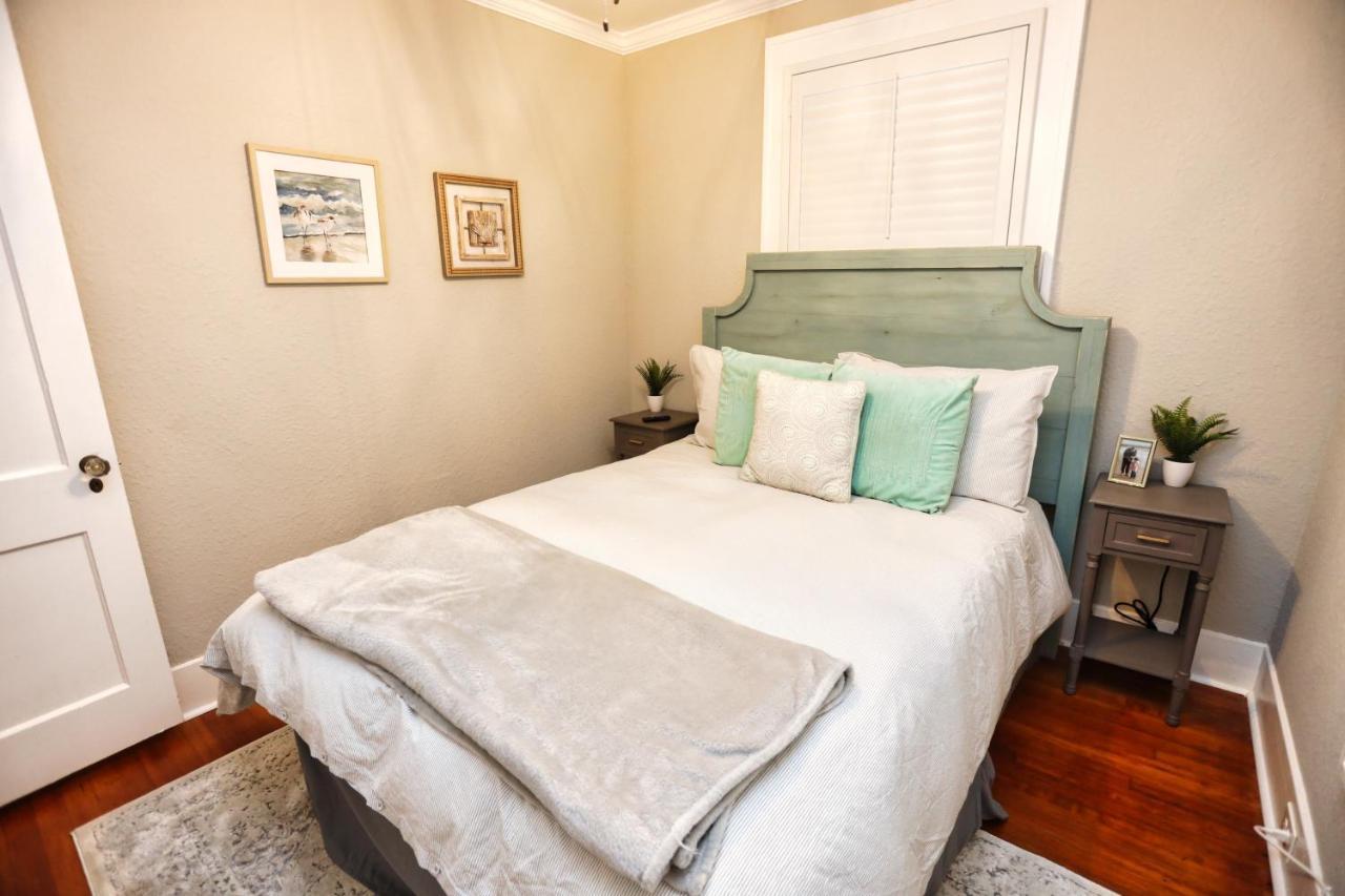Historic Home Family Friendly Close To Seawall Galveston Exterior photo